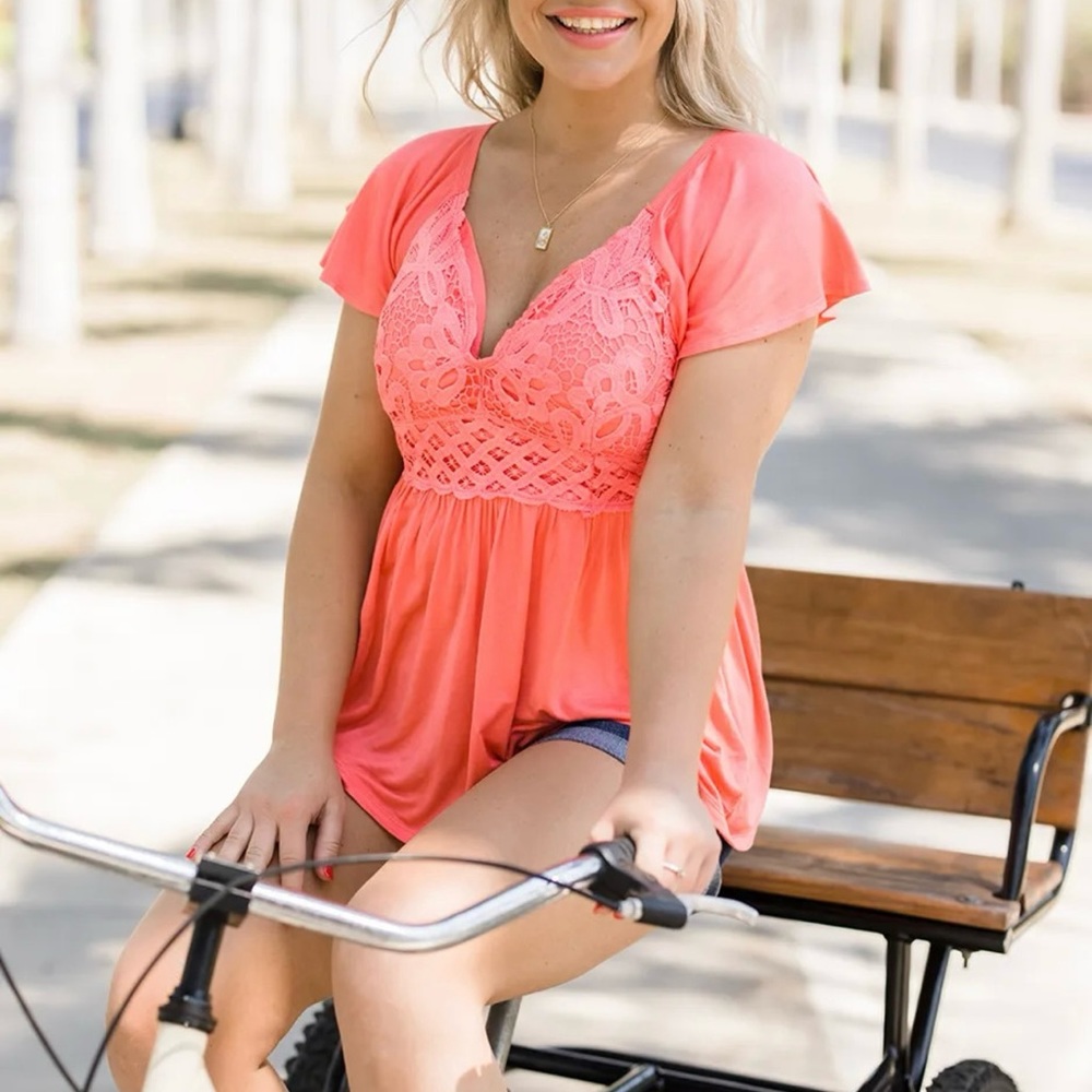 Coral place top
